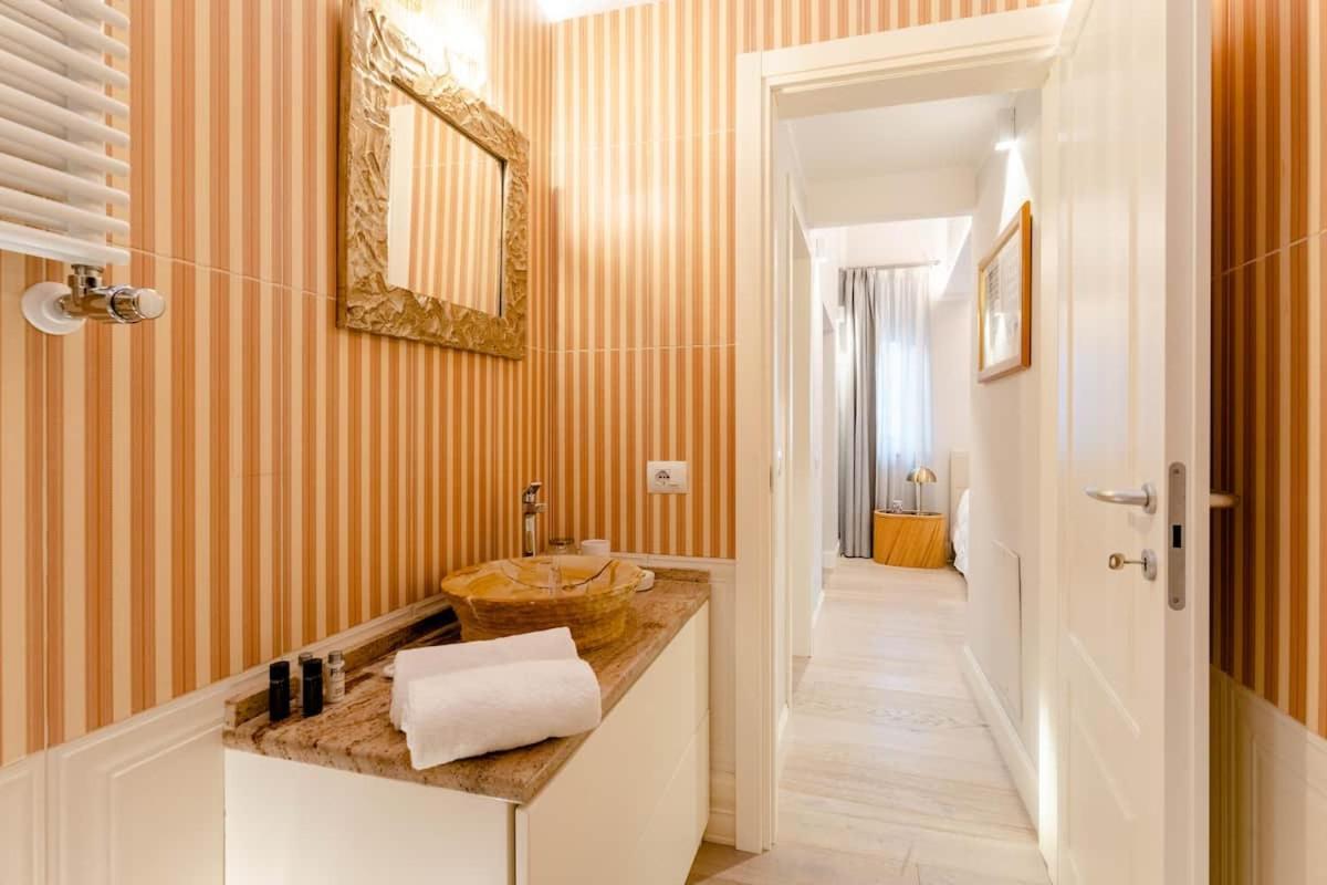 Art Apartment Luxury Sofia Suite ฟลอเรนซ์ ภายนอก รูปภาพ