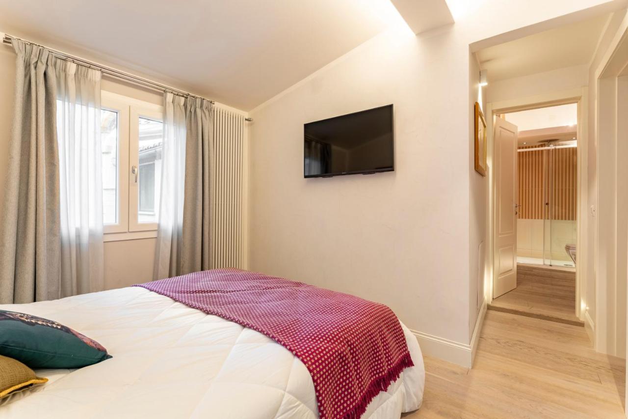 Art Apartment Luxury Sofia Suite ฟลอเรนซ์ ภายนอก รูปภาพ