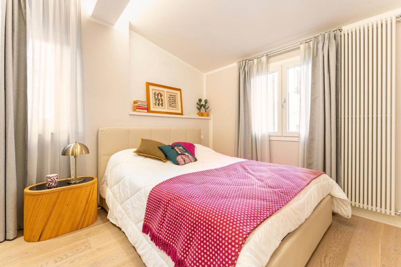 Art Apartment Luxury Sofia Suite ฟลอเรนซ์ ภายนอก รูปภาพ