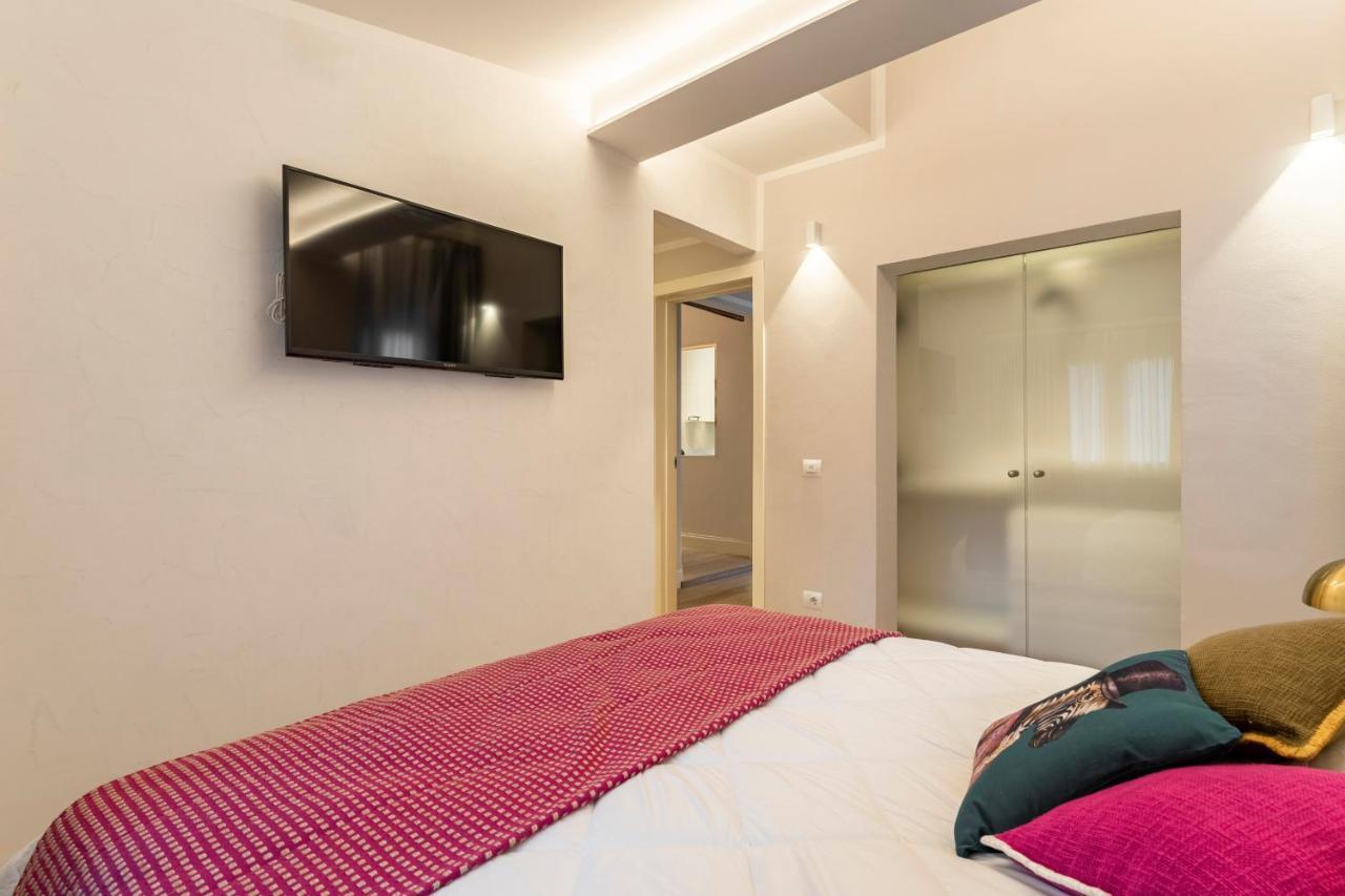 Art Apartment Luxury Sofia Suite ฟลอเรนซ์ ภายนอก รูปภาพ