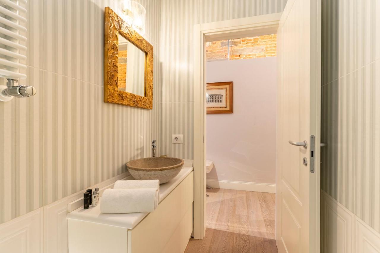 Art Apartment Luxury Sofia Suite ฟลอเรนซ์ ภายนอก รูปภาพ