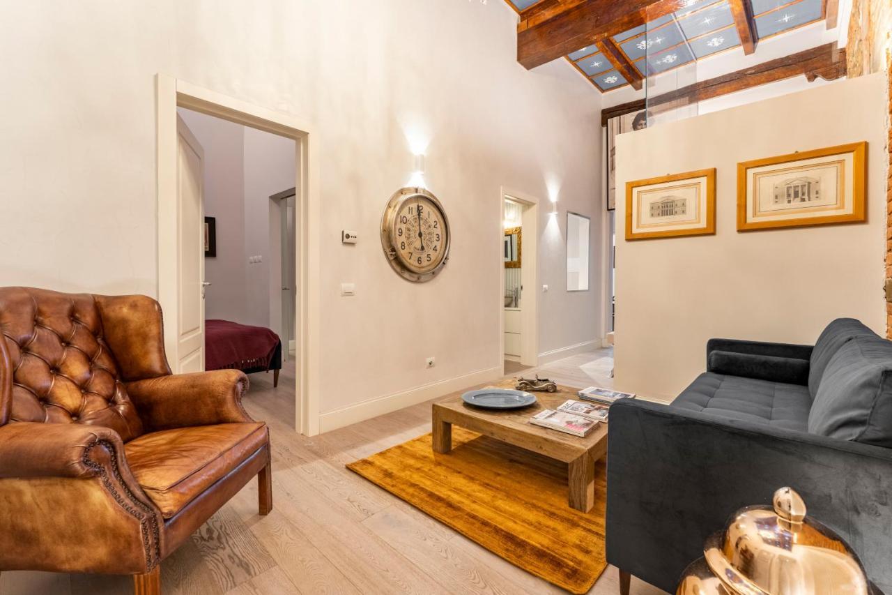 Art Apartment Luxury Sofia Suite ฟลอเรนซ์ ภายนอก รูปภาพ